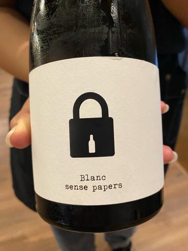 Clandestina Blanc Sense Papers