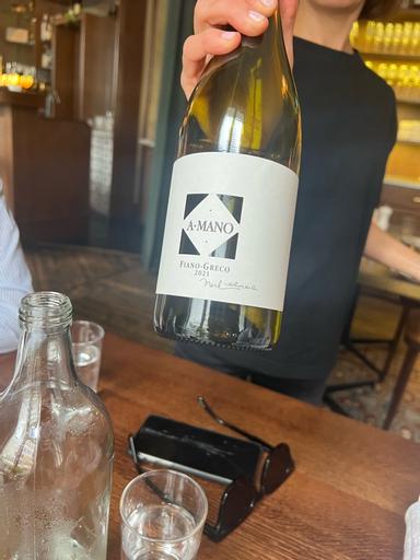 A Mano Fiano Greco Puglia